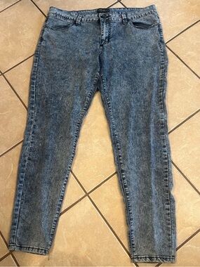Forever 21+ women’s jeans , Stretchy , size 16